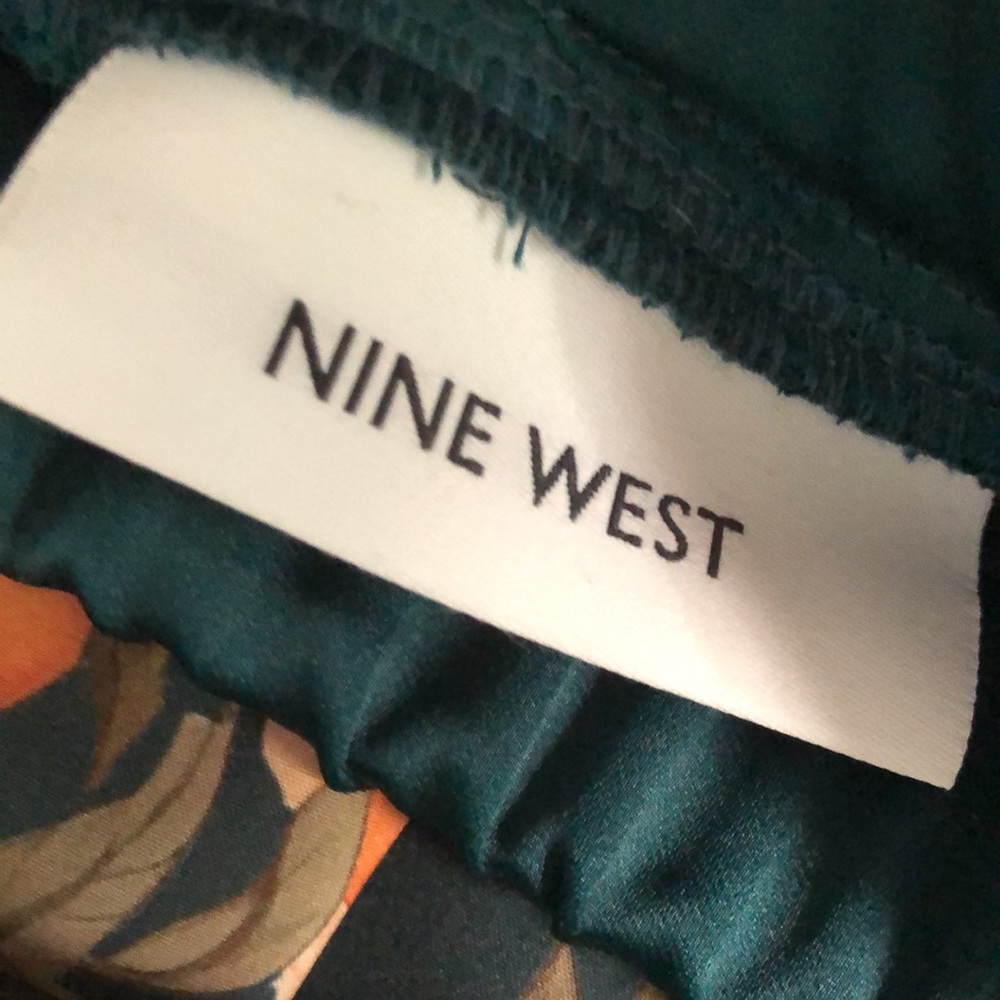 Nine West Satin Pleated Skirt and Oranges w/Orange Flowers Tie Neck Halter Top - Picture 8 of 8